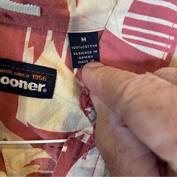 Reyn Spooner Red-White Sailboat Short Sleeve Button Down Shirt in Size Medium - Picture 3 of 6